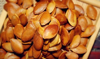 生南瓜子怎么炒好吃又简单（南瓜子可以生吃吗自己炒怎么炒）