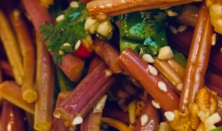 包装的蕨菜怎么做好吃（包装的蕨菜怎么做好吃又简单）