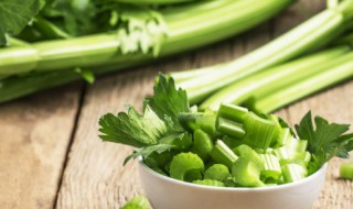 家常凉拌芹菜叶的做法 家常凉拌芹菜叶的做法大全