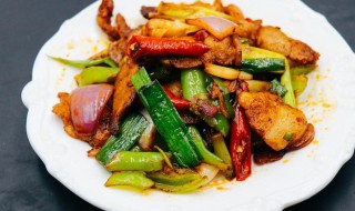 川菜回锅肉正宗做法（川菜菜谱回锅肉）