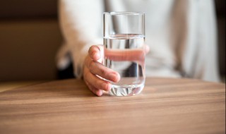 开水里面有白色沉淀能喝吗 开水里面有白色沉淀可以喝吗