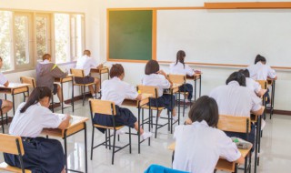 经常梦见考试怎么回事（做梦经常梦见考试）