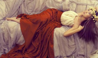 沉思的近义词是什么（沉思的近义词是什么激动的近义词是什么）