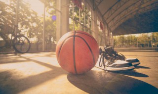 篮球英语怎么写（羽毛球英语怎么写）