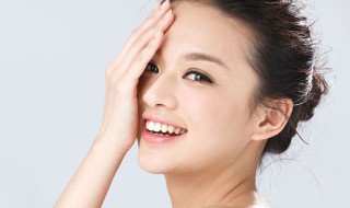 润肤水可以涂抹眼部吗 护肤水可以涂眼部吗