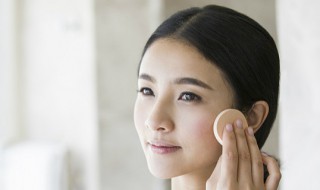 乳液和露哪个先用呢 乳液和爽肤露先用哪个
