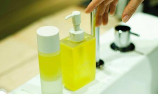 眼唇卸妆液和卸妆油有何区别（眼唇卸妆液和卸妆油的区别）