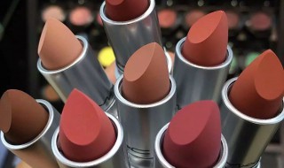 新口红是都有一层蜡吗 新口红是都有一层蜡吗为什么