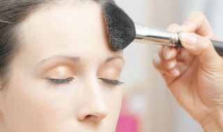 散粉是妆前还是妆后 散粉是妆前还是妆后涂