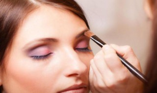 学化妆需要什么东西（学化妆需要哪些东西）