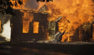 做梦梦到火烧了房子是什么意思（做梦梦到火烧了房子是什么意思呢）