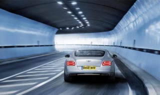 超车时如何闪几下灯光 白天超车时如何闪几下灯光