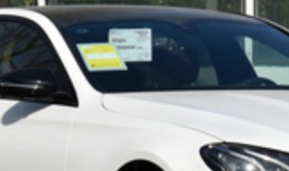 开车时候中途挂档先踩什么（开车时候中途挂档先踩什么刹车）