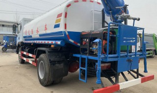 洒水车反光条贴在什么位置（洒水车喷车上的白色水印怎么去掉）