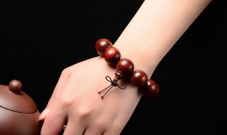 手串戴左手还是右手 南红手串戴左手还是右手