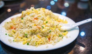 如何做蛋炒饭（如何做蛋炒饭视频教程）