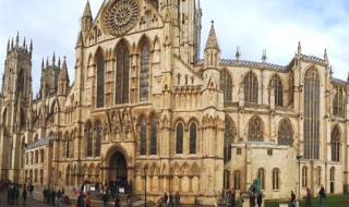 英国的道路为什么是靠左行驶的 英国的道路为什么是靠左行驶的原因