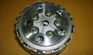 摩托车离合器松紧标准（摩托车离合器松紧标准是多少）