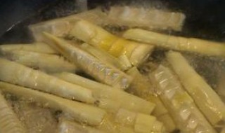 春笋焯水后用凉水泡吗(春笋焯水后用凉水泡吗能吃吗)