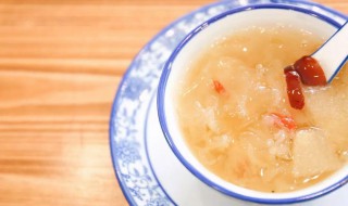 枇杷雪梨银耳羹的做法 枇杷雪梨银耳羹的做法大全
