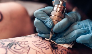 纹身怎么洗掉(纹身怎么洗掉不留疤)