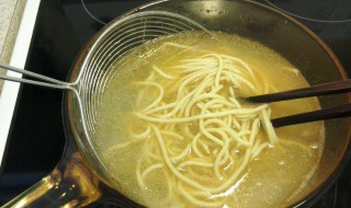 煮热干面热水下锅还是冷水（煮热干面热水下锅还是冷水下锅好吃）