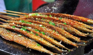 蒜香烤秋刀鱼（烧烤蒜蓉秋刀鱼图片）