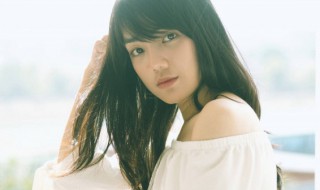 早上起来刘海又翘又斜怎么办(早上起来齐刘海又翘又斜怎么办)