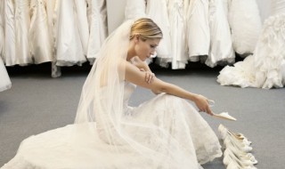 水晶婚纱照变黄了怎么办 水晶婚纱照变黄了怎么办啊