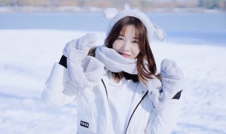 羽绒服弄上油渍了怎么清洗掉（羽绒服的油渍怎么能洗掉）