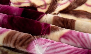 十几斤的毛毯怎么清洗（十几斤的毛毯怎么清洗视频）