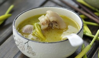 猪蹄黄花菜汤怎么做下奶（猪蹄黄花菜汤下奶做法）