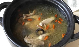 香菇枸杞炖鸽子步骤（香菇红枣炖鸽子的做法）