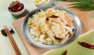 醋溜白菜不变黑的方法 醋溜黑白菜怎么做