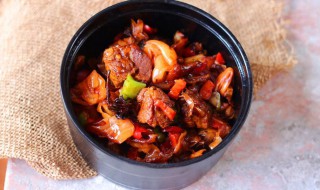 泡菜炖排骨如何做(泡菜炖排骨如何做好吃)