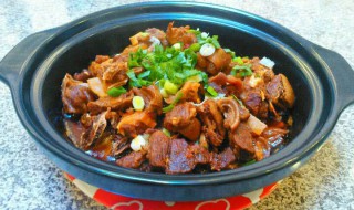 焖羊肉怎么做 家庭红焖羊肉怎么做