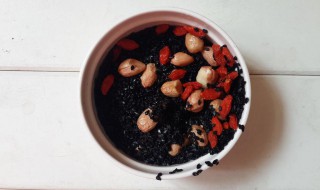 枸杞三黑糊步骤（泡黑枸杞的正确方法）