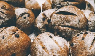 黑巧克力欧包如何做（黑巧克力面包制作方法）