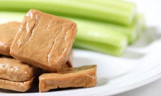 豆腐片用油炸怎么做（怎样做油炸豆腐片）