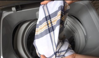 床单上的血渍如何清洗干净（床单血渍怎么清洗）