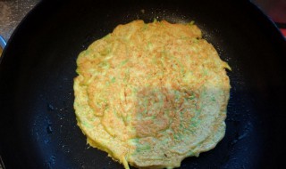 西葫芦鸡蛋饼的做法 西葫芦鸡蛋饼的做法家常菜做法