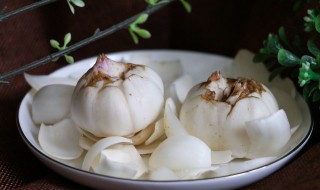 冰糖鲜百合制作方法（冰糖蒸鲜百合）