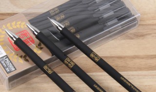 碳素笔字迹怎么去除衣服上 碳素笔字迹怎么去除衣服上卸妆水