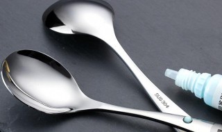 加盐的铁勺为什么容易生锈 加盐的铁勺为什么容易生锈呀