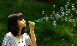 泡泡机怎么使用 加特林泡泡机怎么使用