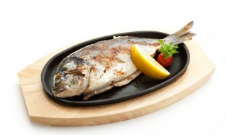 怎样做清蒸鲈鱼让宝宝也能食用 怎么做清蒸鲈鱼给宝宝吃简单做法