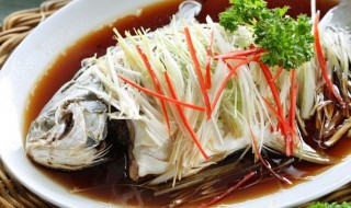 清蒸鯽鱼怎么做（清蒸鲫鱼怎么做好吃又简单）