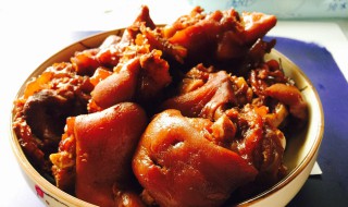 猪脚煨什么好吃（猪脚煨什么汤好喝）