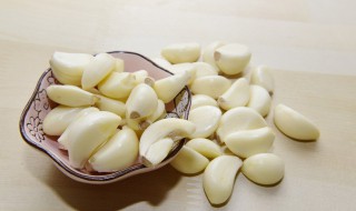 蒜剥皮后怎么了保鲜(蒜剥皮后怎么了保鲜还能吃吗)