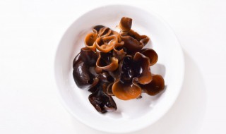 香芹拌木耳怎么做 香芹拌木耳做法